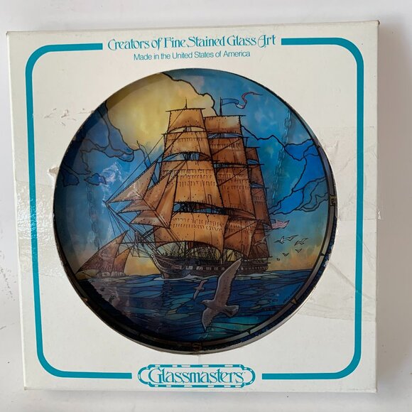GLASSMASTERS CREATORS OF FINE STAINED GLASS ART MADE IN USA BOAT 6" DIAMETER USS - Picture 1 of 6